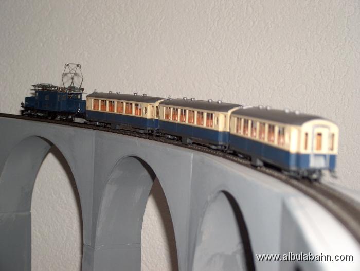 HPIM4528.JPG - Salonwagenzug auf dem Landwasserviadukt.