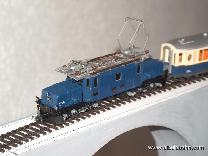 HPIM4530.JPG - Salonwagenzug auf dem Landwasserviadukt.