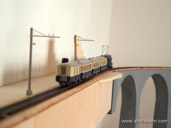 HPIM5500.JPG - Salonwagenzug kurz vor dem Landwasserviadukt.