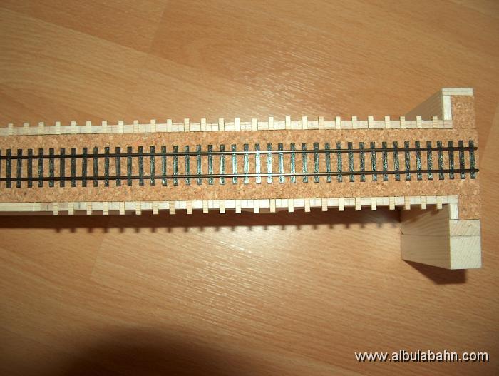 HPIM4715.JPG - Lehnenviadukt mit Korktrasse.