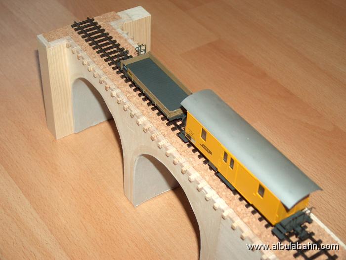 HPIM4716.JPG - Lehnenviadukt mit Korktrasse.