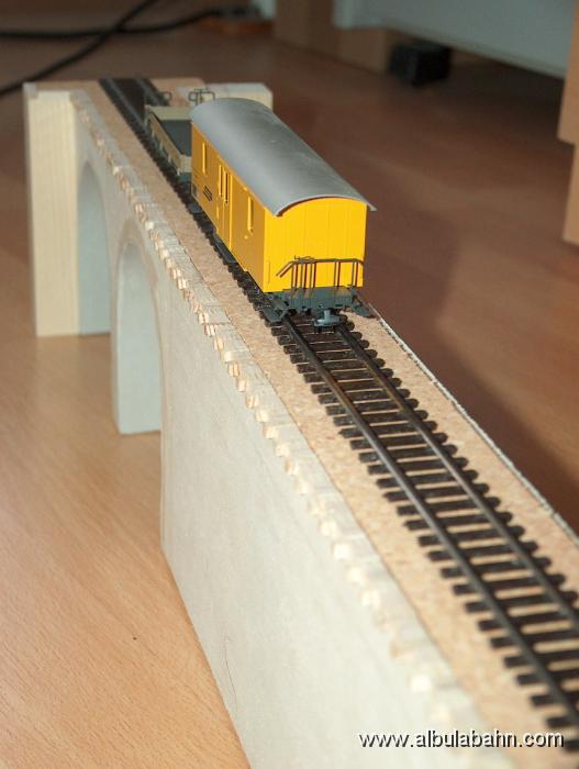 HPIM4717.JPG - Lehnenviadukt mit Korktrasse.