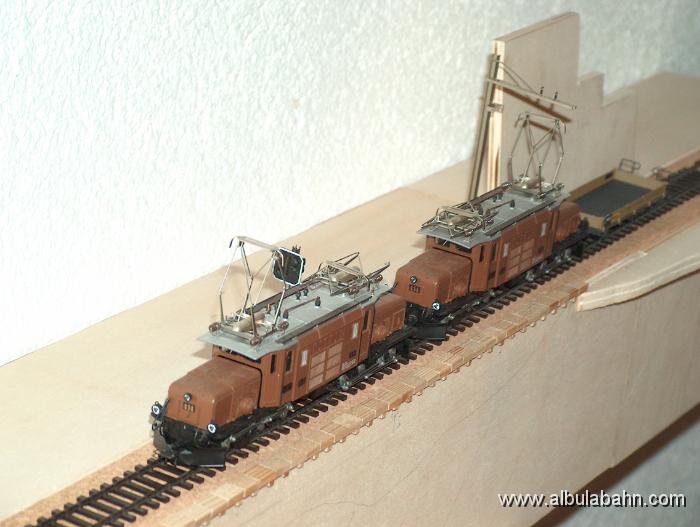 HPIM4810.JPG - Doppeltraktion mit 2 Krokodil kurz vor dem Lehnenviadukt.