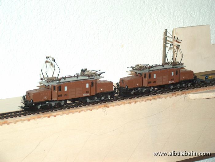 HPIM4811.JPG - Doppeltraktion mit 2 Krokodil kurz vor dem Lehnenviadukt.