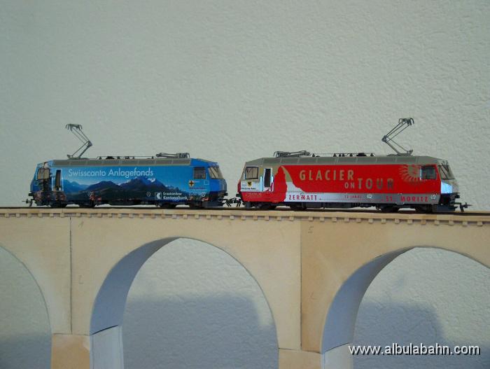 HPIM6813.JPG - 2 neue Loks auf dem Schmittentobelviadukt.