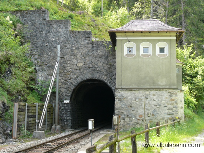 P1050564.JPG - Solis Tunnel