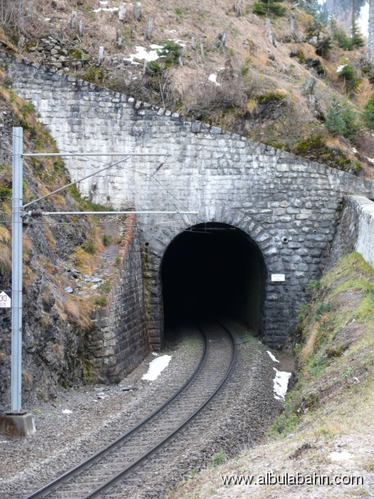 P1060518.JPG - Toua Tunnel