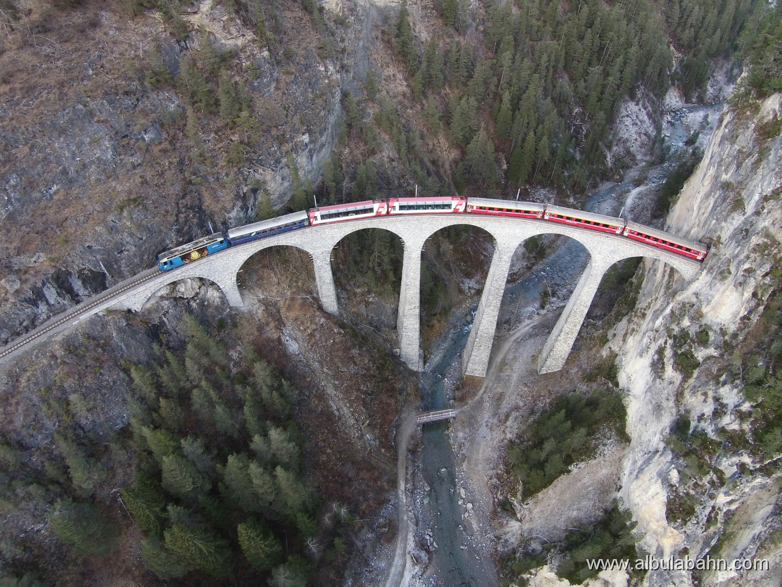 D2014Dec22160354DJI00251.JPG - Landwasserviadukt