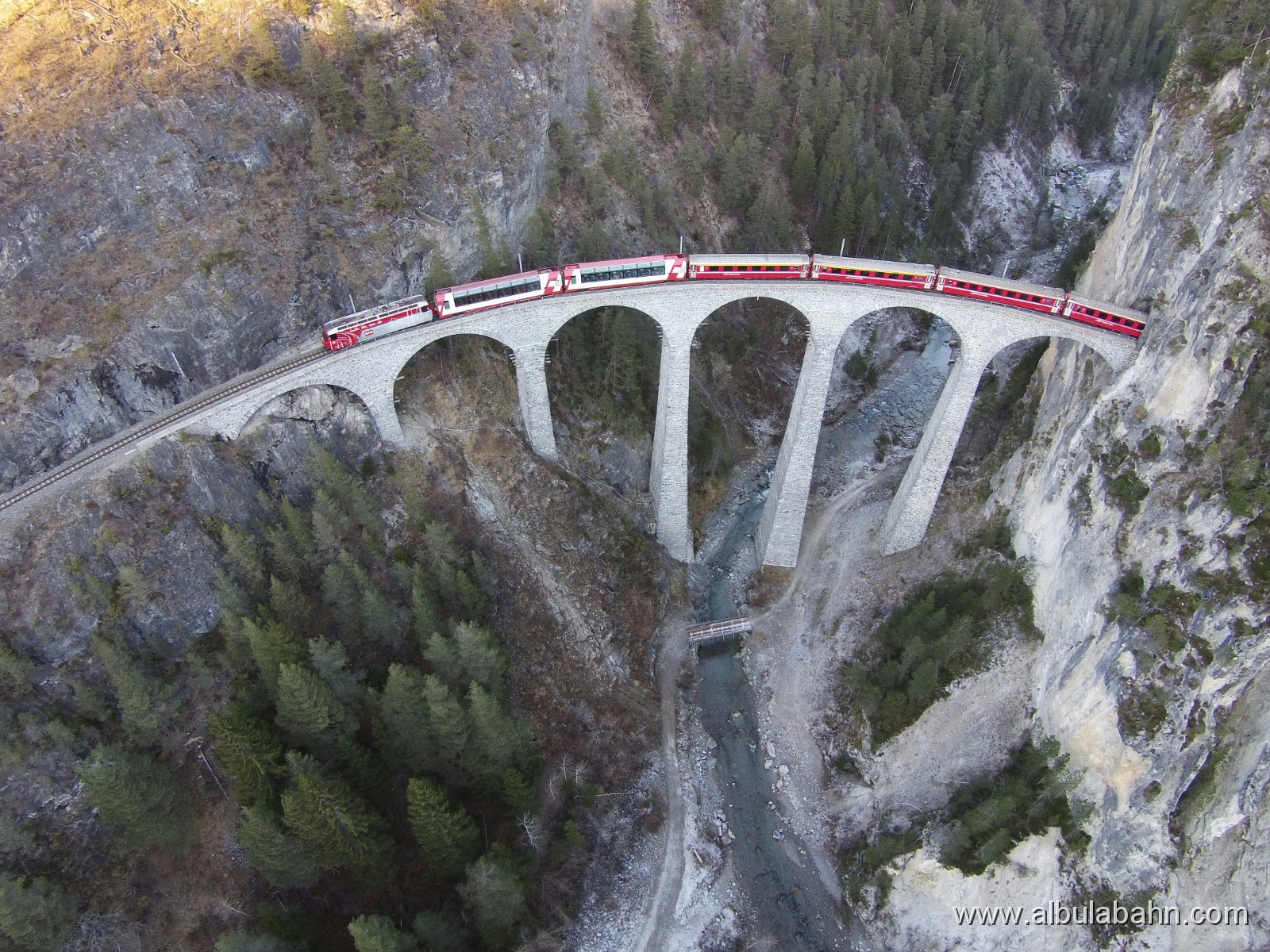 D2014Dec23150336DJI00302.JPG - Landwasserviadukt