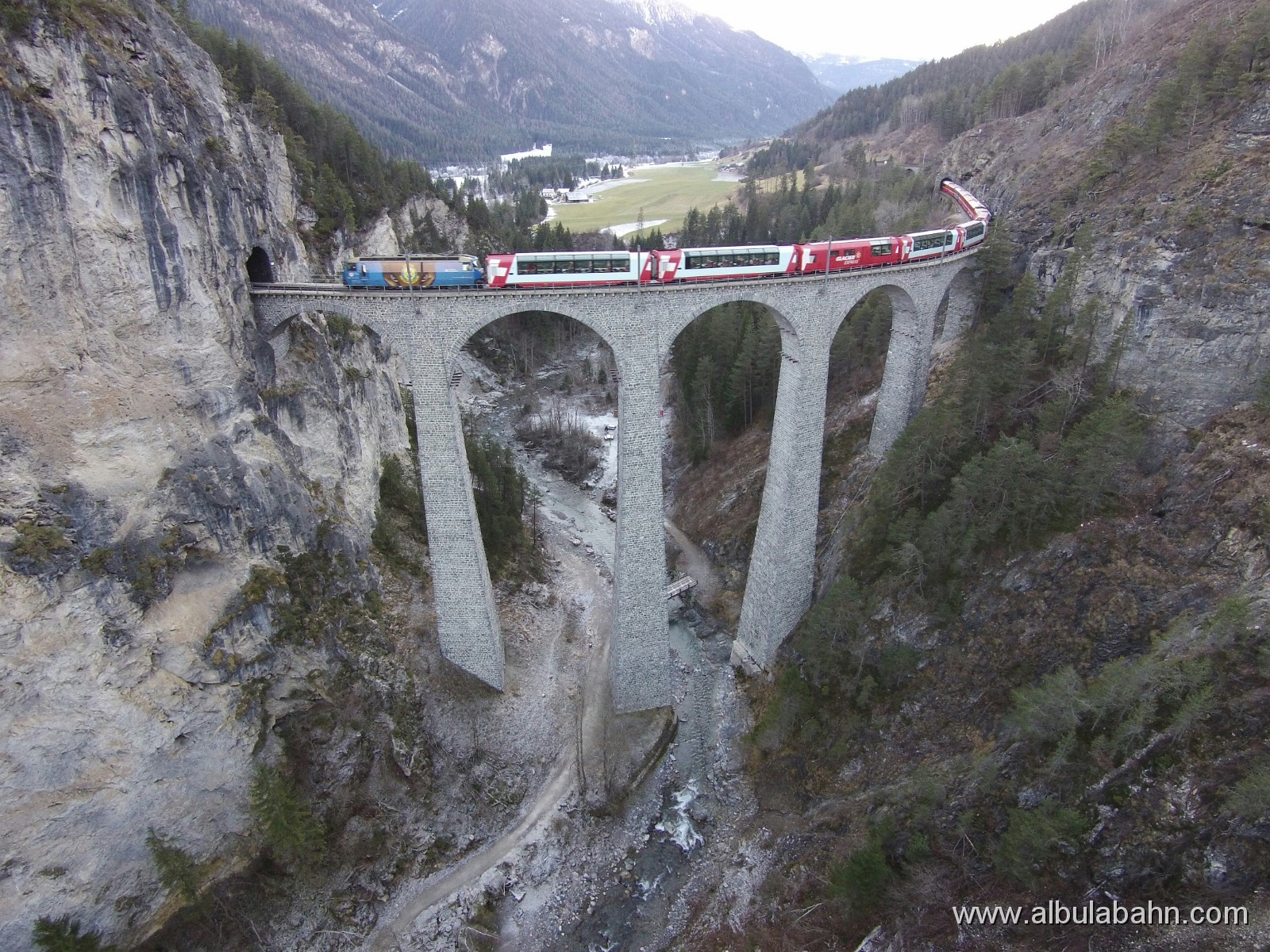 D2014Dec23155926DJI00309.JPG - Landwasserviadukt
