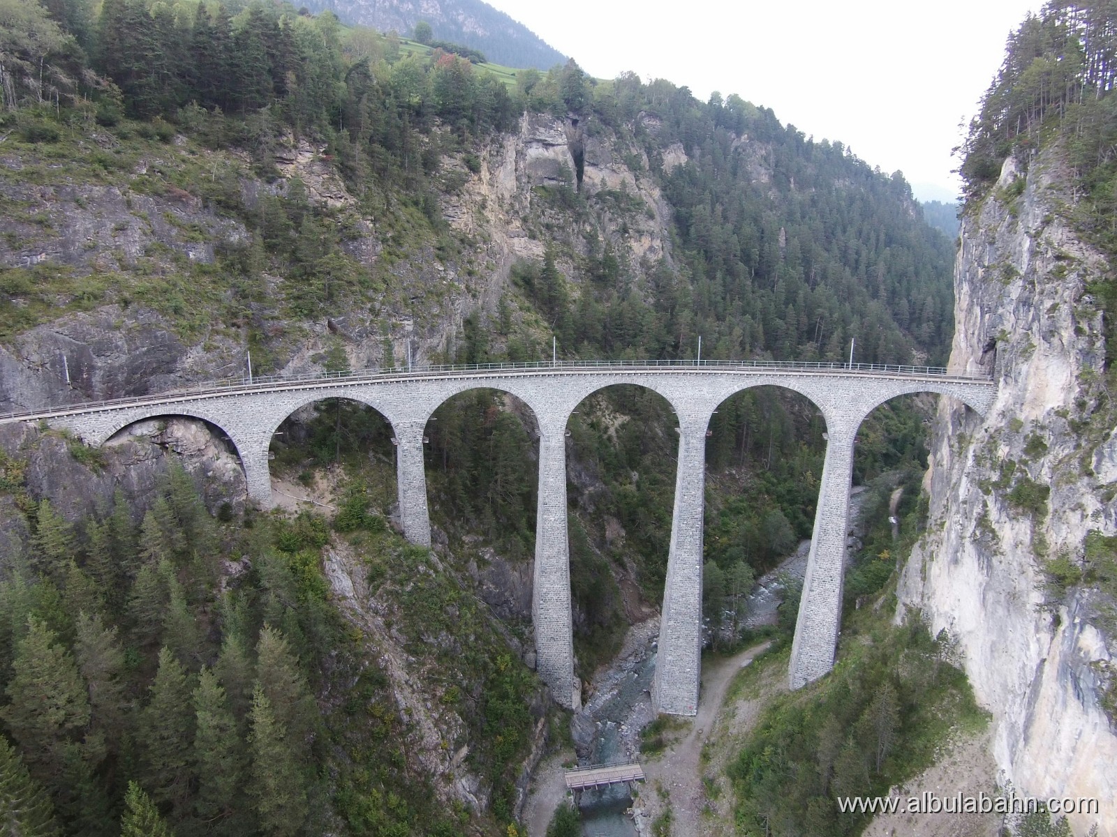 D2014Sep11144010DJI00117.JPG - Landwasserviadukt