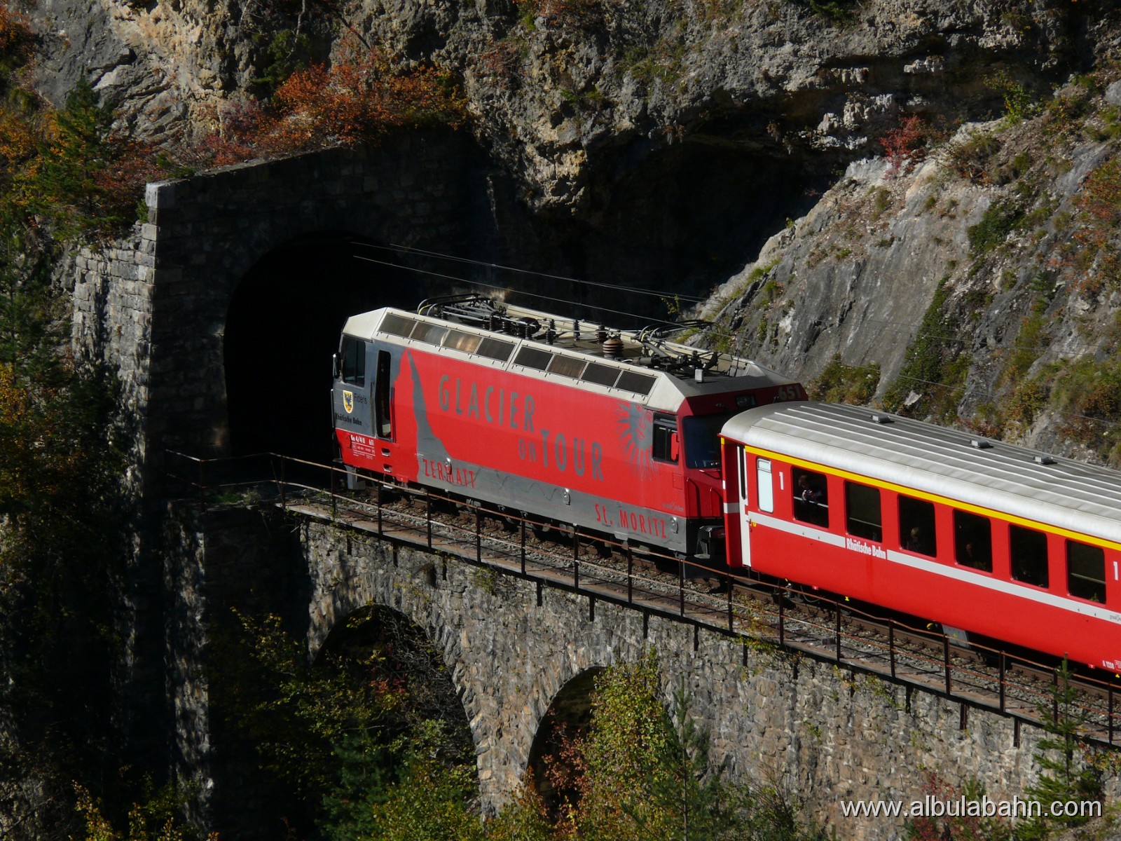 P1090438.JPG - Kurz nach dem Landwasserviadukt