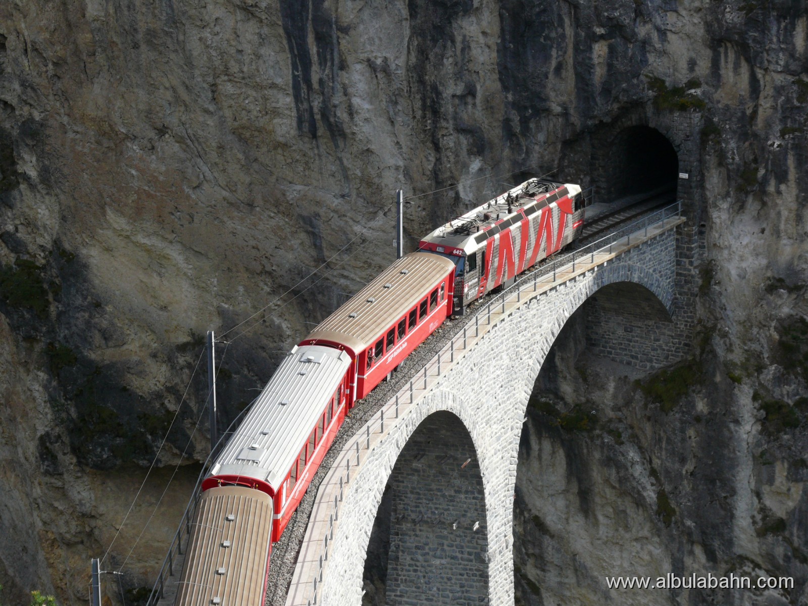 P1090459.JPG - Landwasserviadukt