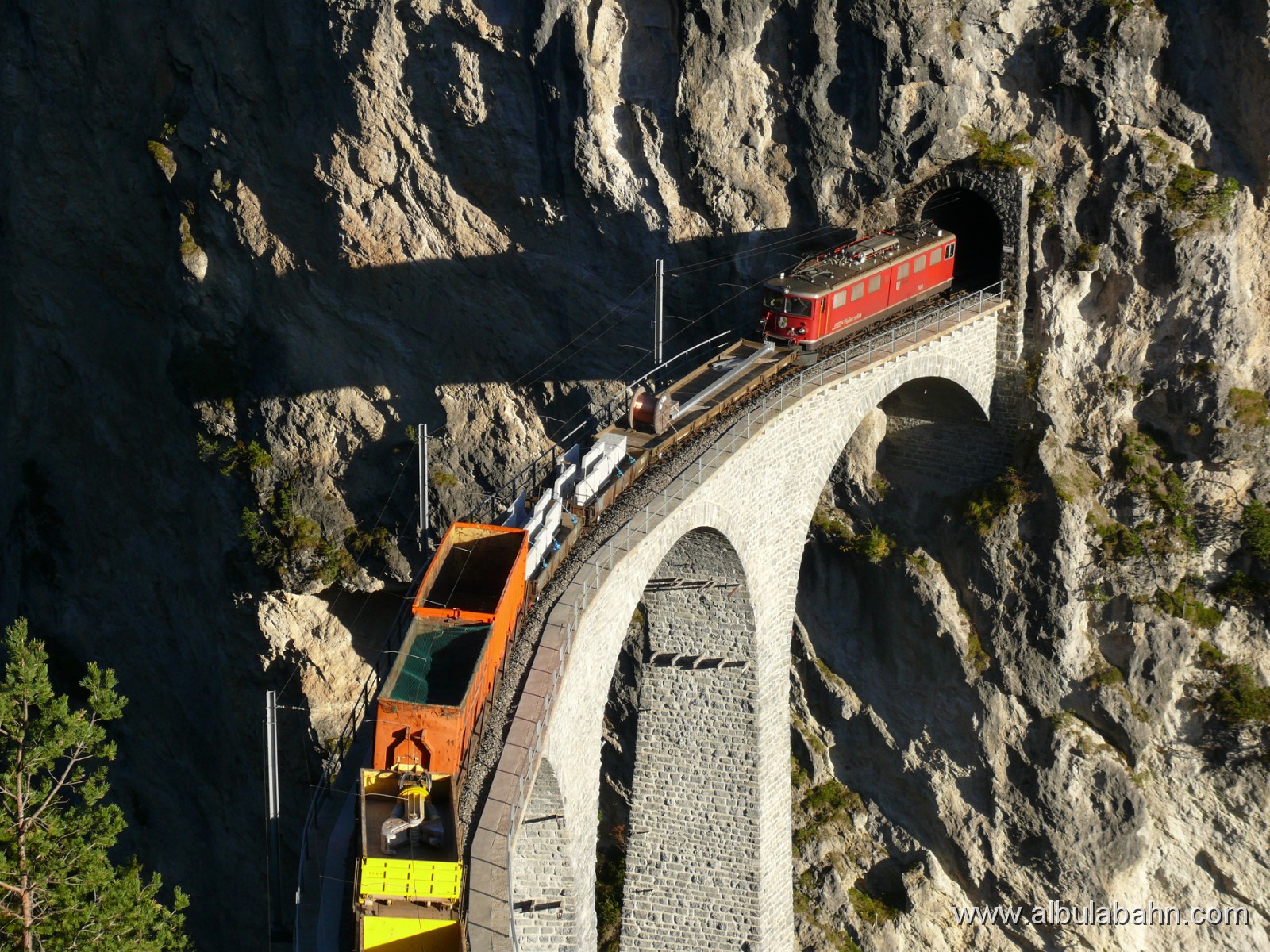 P1090517.JPG - Landwasserviadukt