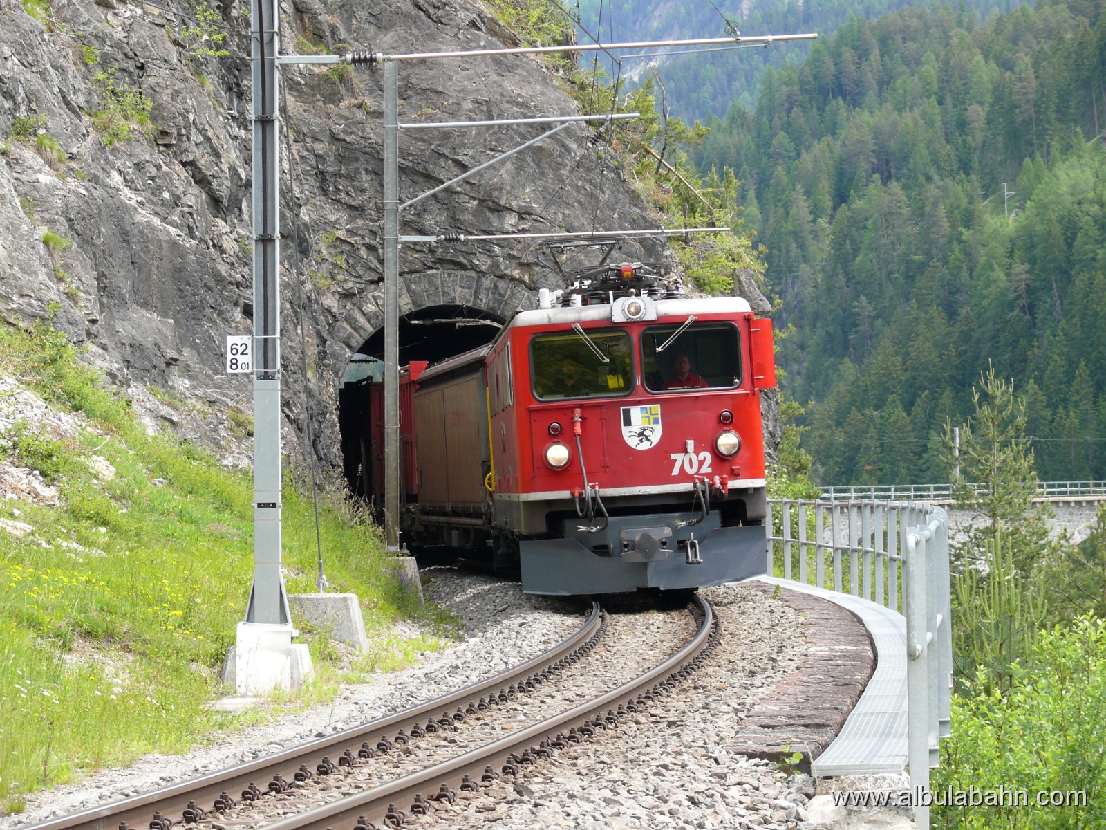 P1100585.JPG - Kurz nach dem Landwasserviadukt
