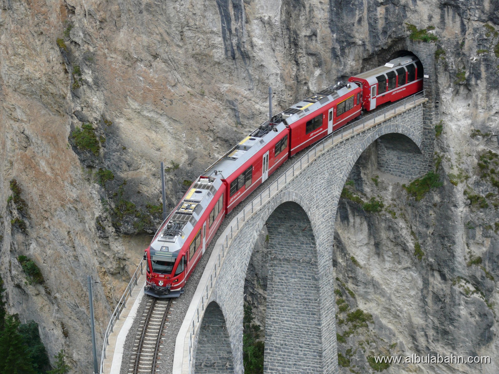P1110875.JPG - Landwasserviadukt