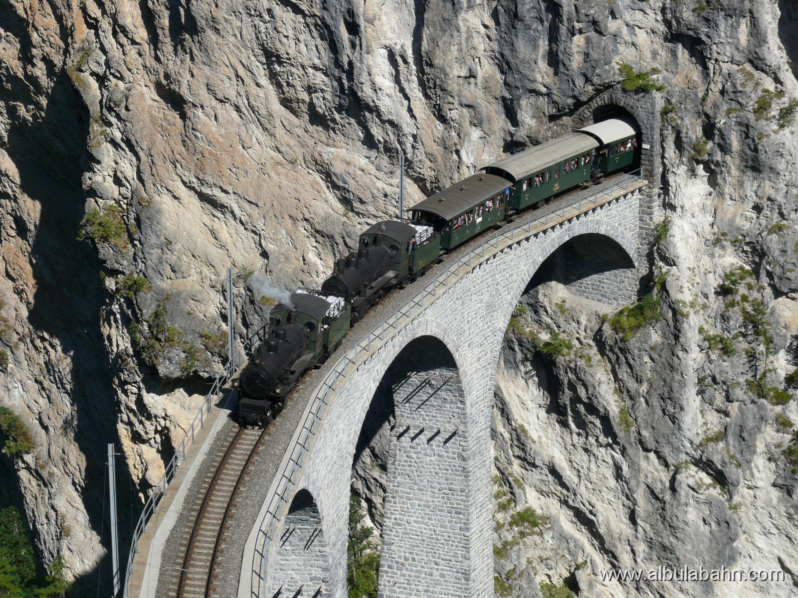 P1140746.JPG - Landwasserviadukt