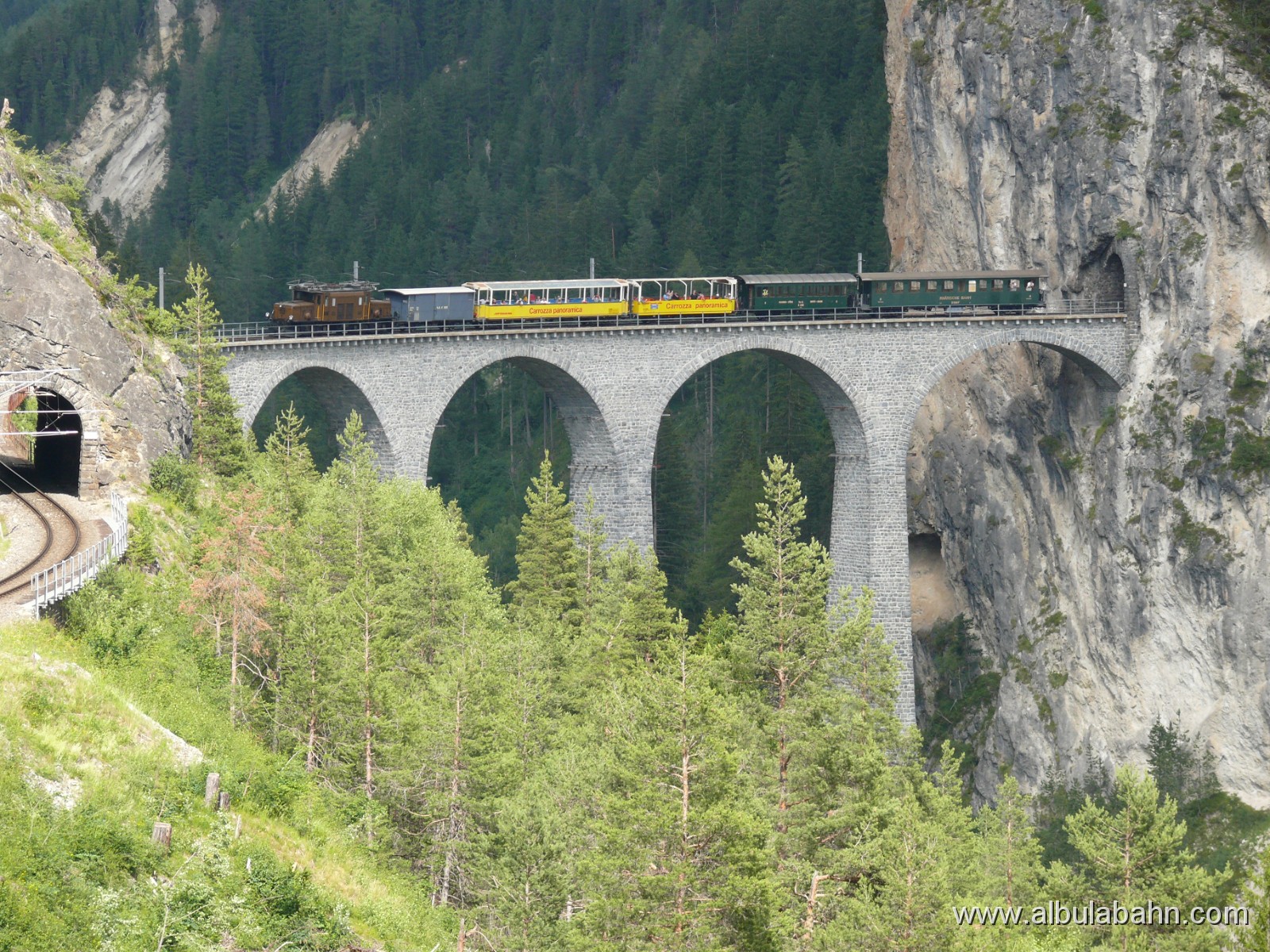 P1140963.JPG - Landwasserviadukt