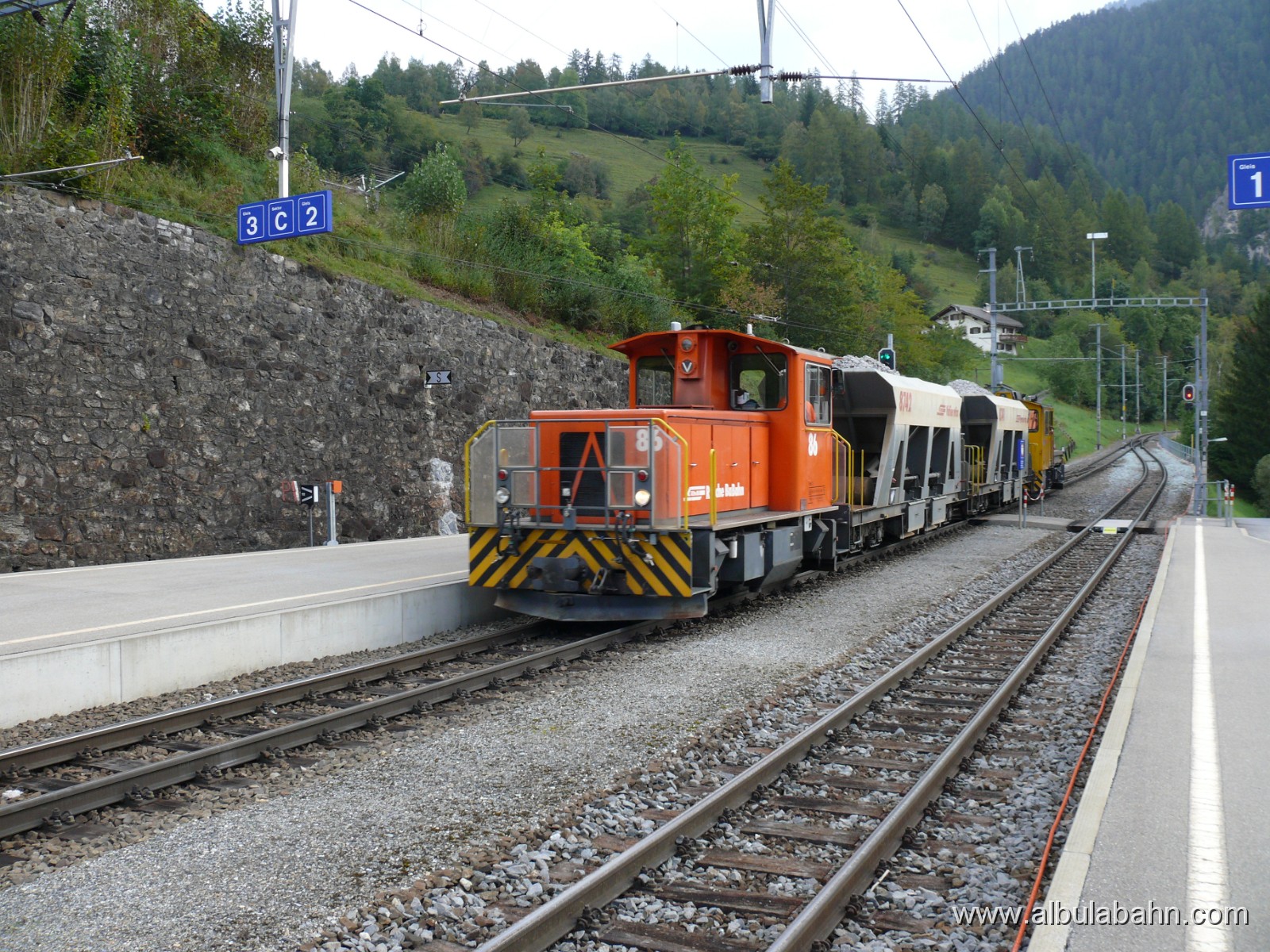 P1160475.JPG - Bahnhof Filisur